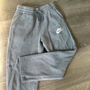 Like New!! Nike Young Boys sweatpants.